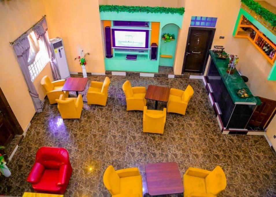Dawhwenya Dc Ambassadors Hotel מראה חיצוני תמונה