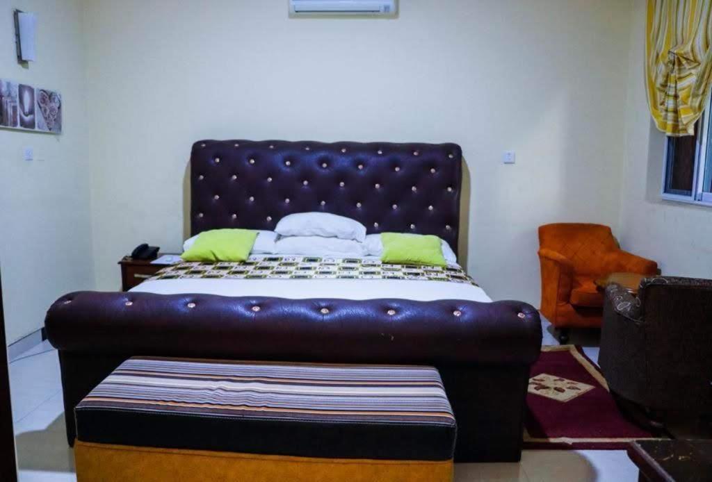 Dawhwenya Dc Ambassadors Hotel מראה חיצוני תמונה